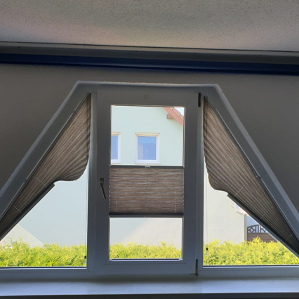 Zum Fenster passende Seitenführungsschiene